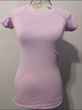 Lululemon Lavender Seamless Athletic Tee / Fitted Workout Top / Breathable